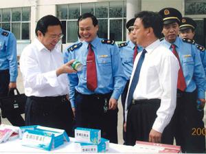 2006年10月河南省工商行政管理局副局長楊文生到公司調研